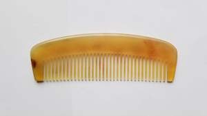 Peine de cuerno auténtico hecho a mano para peinar, desenredar y cuidar el cabello, herramienta de belleza profesional para peluquería y salón, acabado natural - Product Image 6