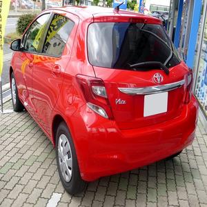 Toyota Vitz en parfait état, transmission automatique ou manuelle disponible, conduite à gauche, intérieur sombre, peu utilisé. - Product Image 1