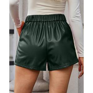 2025 femmes taille haute jambe large extensible en cuir PU Shorts motif chaud avec poches et ceinture - Product Image 2