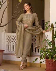 Ensemble Salwar Kameez brodé et entièrement cousu pour femme Leranath Fashion, avec châle tricoté à motifs géométriques, tenue ethnique vintage - Product Image 1