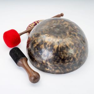 Bol chantant tibétain antique sculpté à la main pour la thérapie sonore - Product Image 2