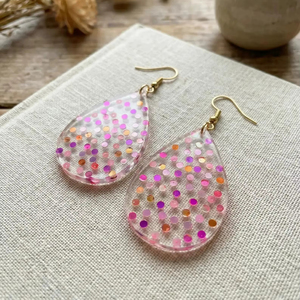 Boucles d'oreilles en résine aux tons terreux, couleur naturelle, finition lisse, article de gros personnalisé pour usine, en résine - Product Image 1