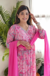 Nouvelle conception, style estival, vêtements indiens et pakistanais, Anarkali Kurti, vêtements de fête pour femmes, vente en gros, motifs élégants, parfaits - Product Image 4