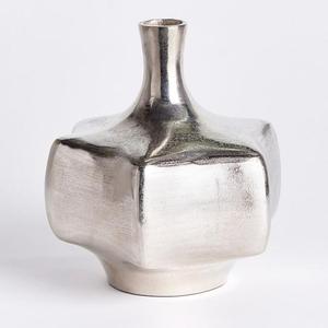 Luxury Flower Pot Handmade Modern Design Gold Color Metal Vases <b>Hand</b> <b>Cast</b> Technique Tabletop Display Flower Vase Wedding Decor - Product Image 4