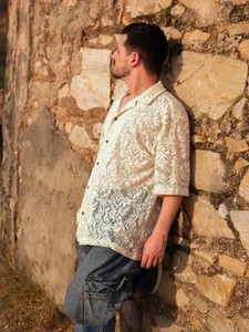 Chemise d'été décontractée pour homme en dentelle florale blanc cassé, faite à la main, respirante, transparente, à manches courtes, boutonnée, style streetwear - Product Image 4