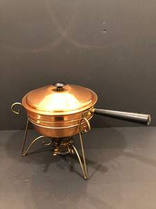 Recipiente para buffet de cobre de primera calidad con tapa y marco con superficie martillada para restaurantes, hoteles, bodas y servicios de catering. - Product Image 4