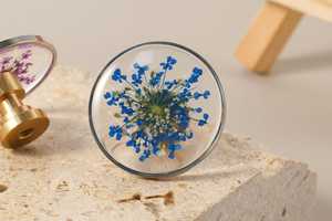 Bouton de tiroir de meuble en résine écologique avec fleur séchée et bordure argentée, bouton de placard décoratif unique, fait main, style moderne - Product Image 3