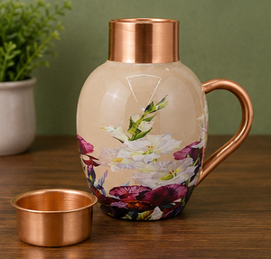 Carafe en cuivre à imprimé floral avec poignée et tasse intégrée, vaisselle portable pour la maison, de qualité supérieure, grande capacité, bien-être ayurvédique - Product Image 3