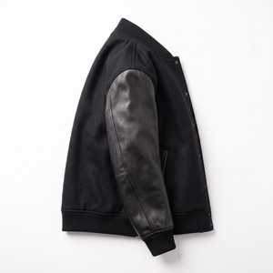 Blouson universitaire noir pour homme avec manches en cuir gris, col montant, fermeture boutonnée, style décontracté, hiver, logo frontal - Product Image 2