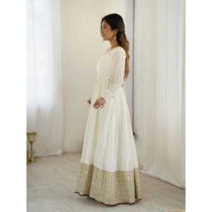Hermoso Vestido Anarkali XL para Fiesta con Colgante y Dupatta - Product Image 4