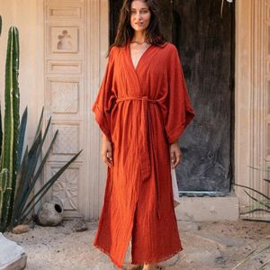 Prix de gros Robe Kimono Cardigan pour Femme, Cape Enveloppante Tribal Ibiza, Robe Bohème, Robe de Plage en Coton Brut, Cache-maillot de bain rouge - Product Image 3