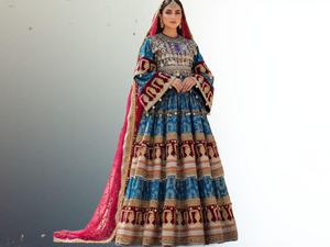 Robe de mariée unique, style Banjara moderne afghan antique, avec appliques en dentelle et broderies à la main, longueur genou. - Product Image 3