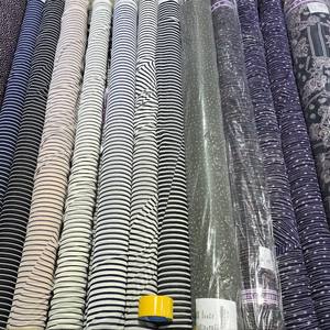 Lot de stock Jenny. Lot de tissus imprimés en mousseline de Corée, textiles variés, motifs imprimés, hijab, robe, vêtements variés - Product Image 2