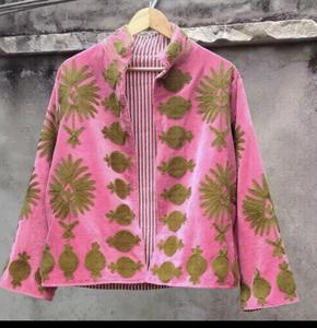 Veste en velours brodée pour femme, col montant, manches longues, vêtement d'extérieur d'automne, broderie à la main, design réversible, vente en gros - Product Image 1