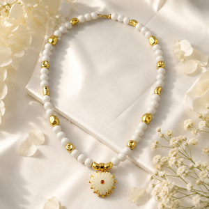 Collier perlé fait main en laiton plaqué or 18 carats avec breloque en ivoire synthétique et zircon cubique, perles blanches, pendentif en forme de cœur, style minimaliste, cadeau de mariage - Product Image 2