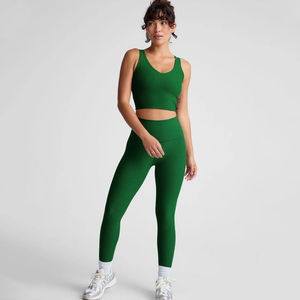 Conjuntos de verano al por mayor para mujer, color verde heather, OEM, conjunto de 2 piezas, leggings de cintura alta midi sin costuras externas y cintura superpuesta. - Product Image 1