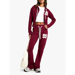 Survêtement moderne pour filles avec haut et pantalon, conçu pour un confort élégant, doté d'un tissu doux, d'une coupe décontractée et d'un look épuré, parfait. - Product Image 4