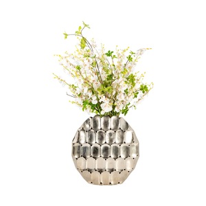 Vase de table élégant en aluminium, porte-fleurs décoratif pour la maison, centre de table moderne, centre de table élégant pour restaurant - Product Image 1