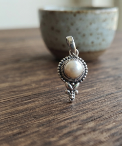 Colgante Minimalista de Plata de Ley 925 con Perla de Agua Dulce y Baño de Oro Rosa, Joyería Religiosa para Mujer, Regalo - Product Image 6