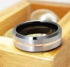 Bague de mariage en carbure de tungstène brossé argent et noir avec rainure centrale en or rose, alliance de fiançailles, bijoux en gros directement de l'usine - Product Image 3