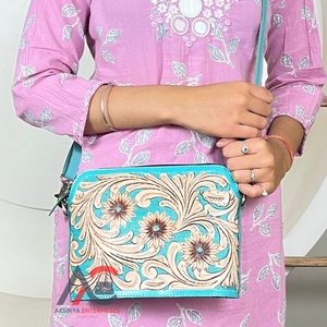 Sac à main pour femme en cuir véritable de vachette, design moderne, logo personnalisé, cuir travaillé à la main, motif floral, sac bandoulière - Product Image 1