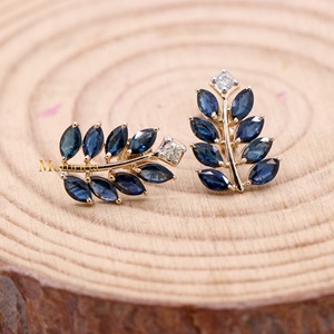 Boucles d'oreilles clous en or jaune massif 14 carats avec saphir bleu marquise et accent de diamant, bijoux fins en pierres précieuses pour femmes, vente en gros - Product Image 6