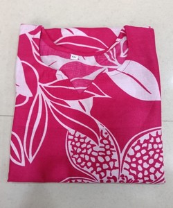 Haut en coton fantaisie à imprimé numérique, modèle 84945 rose - Product Image 4
