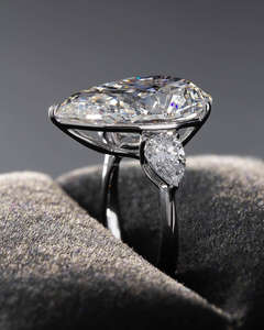 Anillo de Compromiso con Diamante Cultivado en Laboratorio en Forma de Pera con Diamantes Laterales en Forma de Pera, Anillo de Novia de 10K/14K/18K, Joyería Elegante para Mujer - Product Image 2