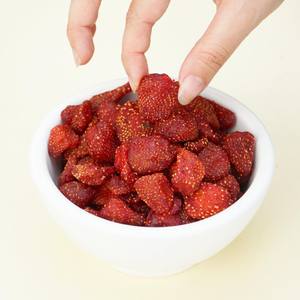 Fraises séchées moelleuses très demandées, naturelles, sucrées et moelleuses, fruits séchés, collation saine, qualité supérieure, vente en gros - Ms. Grace - Product Image 1