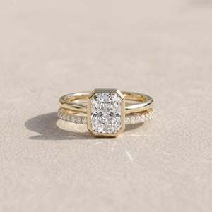 Anillo de Compromiso BRIVA JEWELS para Mujer, Oro Amarillo, Corte Radiante, Moissanita, Engaste Pavé, Piedras Laterales de Diamante - Product Image 3