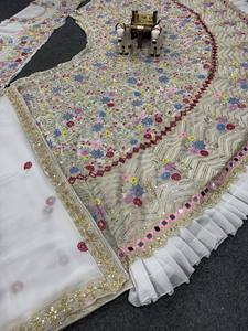 Lehenga Choli de créateur blanc multicolore brodé avec dupatta en résille – Lehenga de mariée à motifs floraux riche pour mariage et soirée - Product Image 6