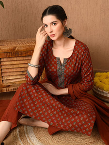 <b>Women</b> Floral Printed Cotton <b>Kurta</b> Set With Trousers And Dupatta Ankle Length Regular Fit Traditional Style <b>For</b> Casual Wear - Product Image 3