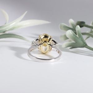 Anillo de compromiso de zafiro amarillo con corte ovalado, diamante cultivado en laboratorio, clásico de tres piedras, banda de boda pavé, joyería fina de lujo para mujer - Product Image 2