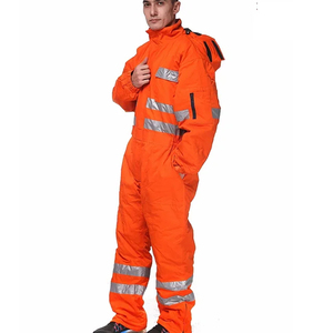 Les combinaisons de sécurité imperméables à marque privée sont fabriquées avec des tissus de haute qualité provenant d'une entreprise experte en matière d'approvisionnement mondial. - Product Image 2