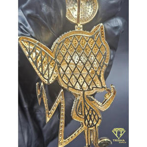 Colgante de personaje estilo anime hecho a mano en acabado plateado y dorado con piedras de diamante Moissanite VVS - Product Image 4