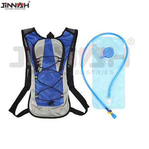 Sac d'hydratation léger pour la course en montagne, les voyages et la randonnée, avec poche à eau, sac à dos tactique - Product Image 5