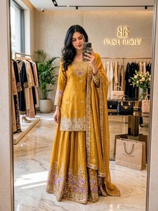 Ensemble de Soirée en Soie Chinon Luxueuse avec Broderies Ornées de Paillettes, Pantalon Palazzo Fluide et Dupatta Embellie (DD 1273) - Product Image 3