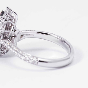 Anillo de Compromiso de Oro Blanco de 14K en Dos Tonos para Mujer, Diamante Cultivado en Laboratorio de 1.00CT, Corte Pera, Verde Muy Claro, SI1, Engaste Pavé, Certificado IGI - Product Image 6