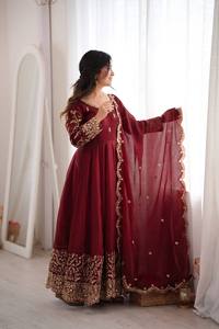 Robe Anarkali traditionnelle indienne et pakistanaise pour femmes, longue jusqu'au sol, brodée, avec dupatta, tenue de mariage - Product Image 2