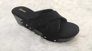 Sandales compensées noires scintillantes et confortables pour femmes, avec brides croisées et strass en cristal, vente en gros - Product Image 3