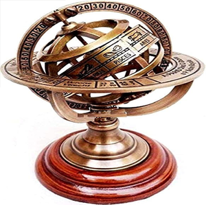 Globe armillaire vintage en laiton avec base ronde en bois massif, anneau zodiacal gravé, disponible à prix de gros. - Product Image 4