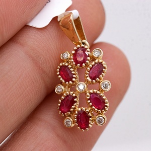 Colgante de oro amarillo macizo de 14K con rubí natural ovalado y diamantes en diseño calado, joyería fina, Memoria Jewels - Product Image 1