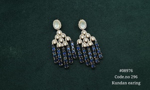 Pendientes colgantes Kundan 08976 con circonitas de colores, pendientes chapados en oro, joyería llamativa con piedra ovalada para bodas y fiestas. - Product Image 2
