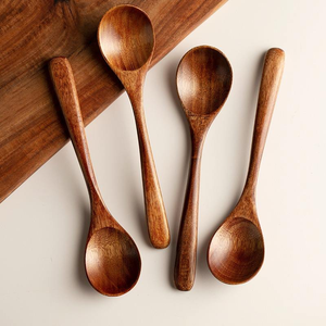 Cuillère en bois massif naturel, best-seller, ustensile de cuisine durable pour la cuisson et le service, idéale pour la maison et la cuisine. - Product Image 1