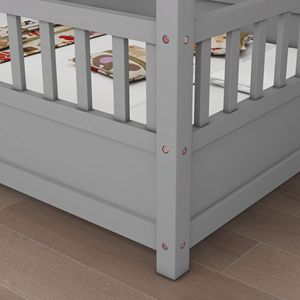 Letto a terra in legno grigio a grandezza naturale con tetto a casetta e sponde di sicurezza per bambini - Product Image 3