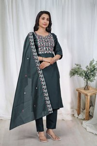 NOUVEAU DESIGN LANCEUR DE COLLECTION : KURTA PENT AVEC DUPATTA, KURTI AVEC PANTALON ET DUPATTA, MODÈLE N° DCVK-02 Détails du produit Tissu de la kurta - Product Image 3