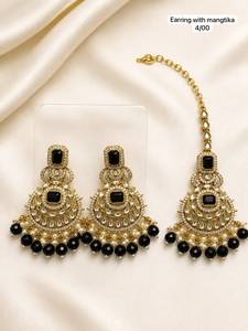 Boucles d'oreilles pendantes plaquées or avec zircon et motif floral ethnique, ensemble Maangtika, bijoux de fiançailles noirs et blancs pour femmes - Product Image 1