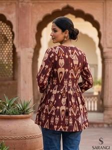 Blusa Túnica de Algodón Tejido con Estampado Ikat Color Granate para Mujer, Manga Larga, Cuello en V, Peplum, Estilo Étnico, Casual, Otoño-Verano, Venta al Por Mayor - Product Image 2