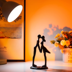 Escultura Romántica de Pareja Besándose en Metal Negro Hecha a Mano, Figura Artística de Amantes, Estatua Humana Elegante para Decoración del Hogar - Product Image 4