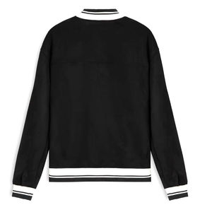 เสื้อแจ็คเก็ตวาร์ซิตี้สีดำขาวแบบสั่งทำพิเศษ กระดุมแป๊ก คอปกและปลายแขนเสื้อแบบถักลายริบ  ทรงคลาสสิค  ขายส่งเสื้อผ้าจำนวนมาก - Product Image 4